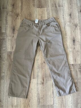 Carhartt tan women’s cargo jeans size 14 (14x28)